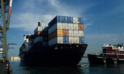 Boot aan de haven