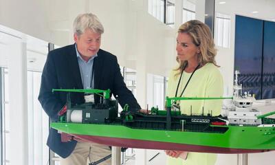 Inge Brocken met communicatieverantwoordelijke voor DEME, Frederic Dryhoel